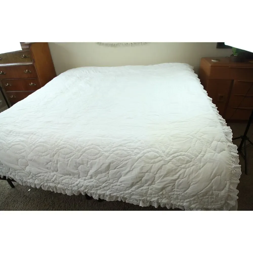 VTG Embroidered Quilt White Lace Ruffle Floral Victorian Granny 79X88 COTTAGE